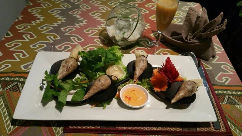 1. Rouleaux de printemps frits farcis aux crevettes et au porc